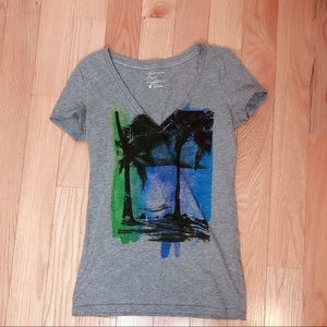 American Eagle summer V-neck women’s tee